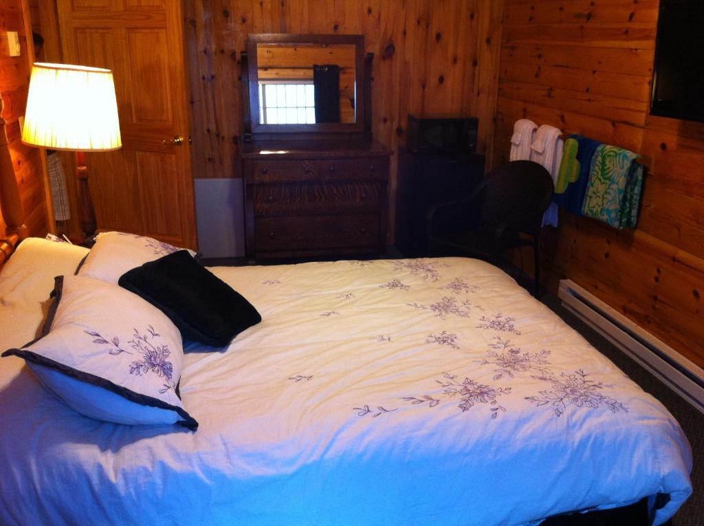 Blind River Lake Lauzon Resort חדר תמונה