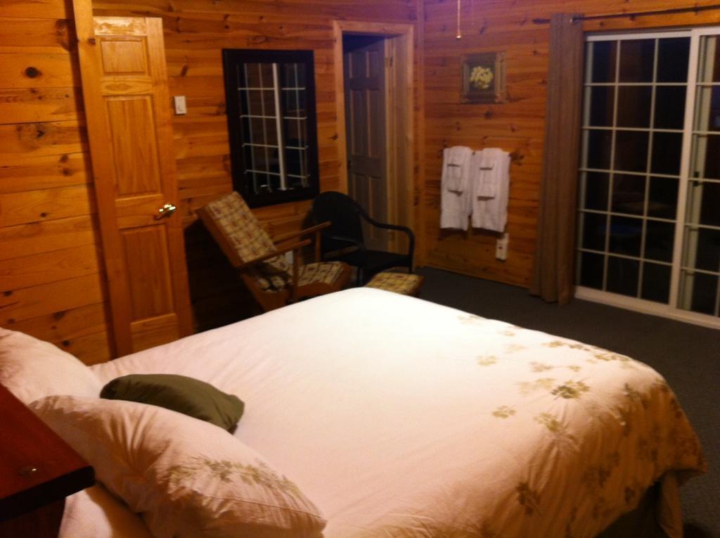 Blind River Lake Lauzon Resort חדר תמונה